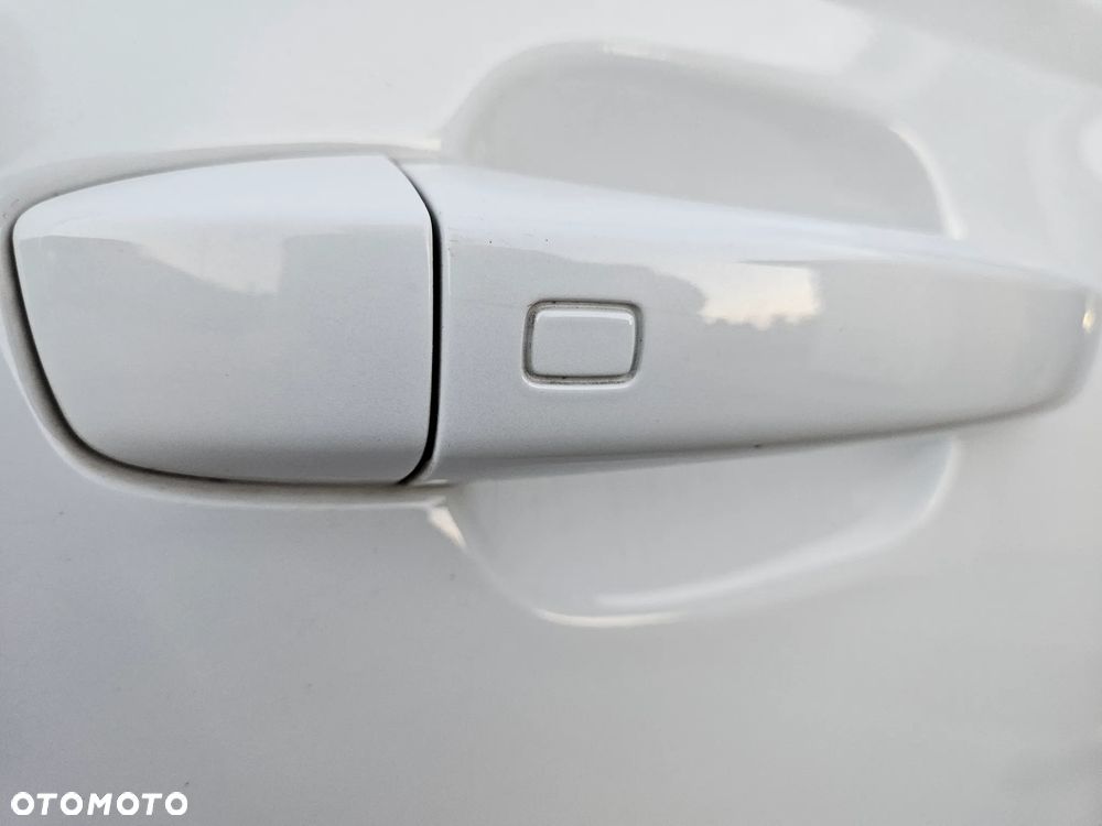 Audi A6 Avant 2.0 TDI quattro S tronic - 36