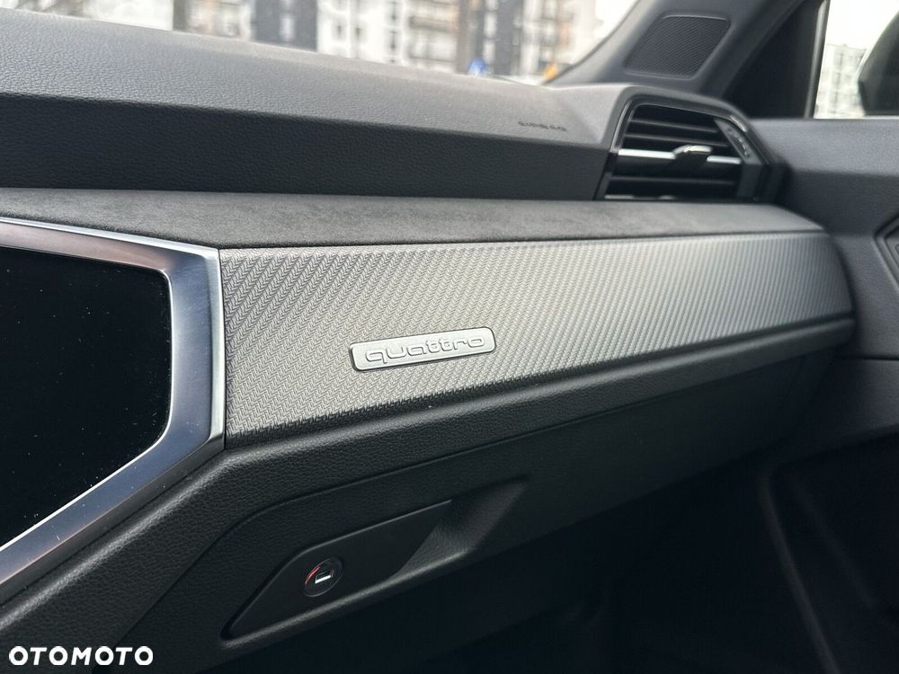 Audi Q3 RS S tronic - 31