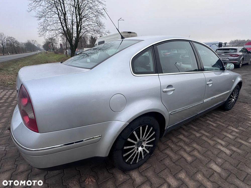 Volkswagen Passat 1.9 TDI Highline - 9