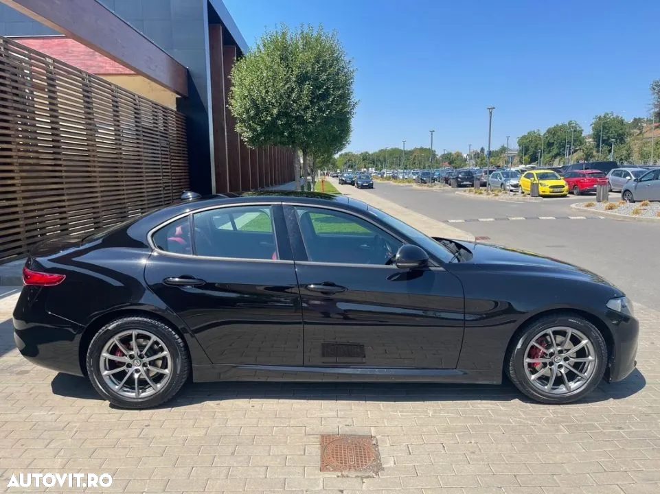 Alfa Romeo Giulia 2.0 Turbo 16V AT8 - 14