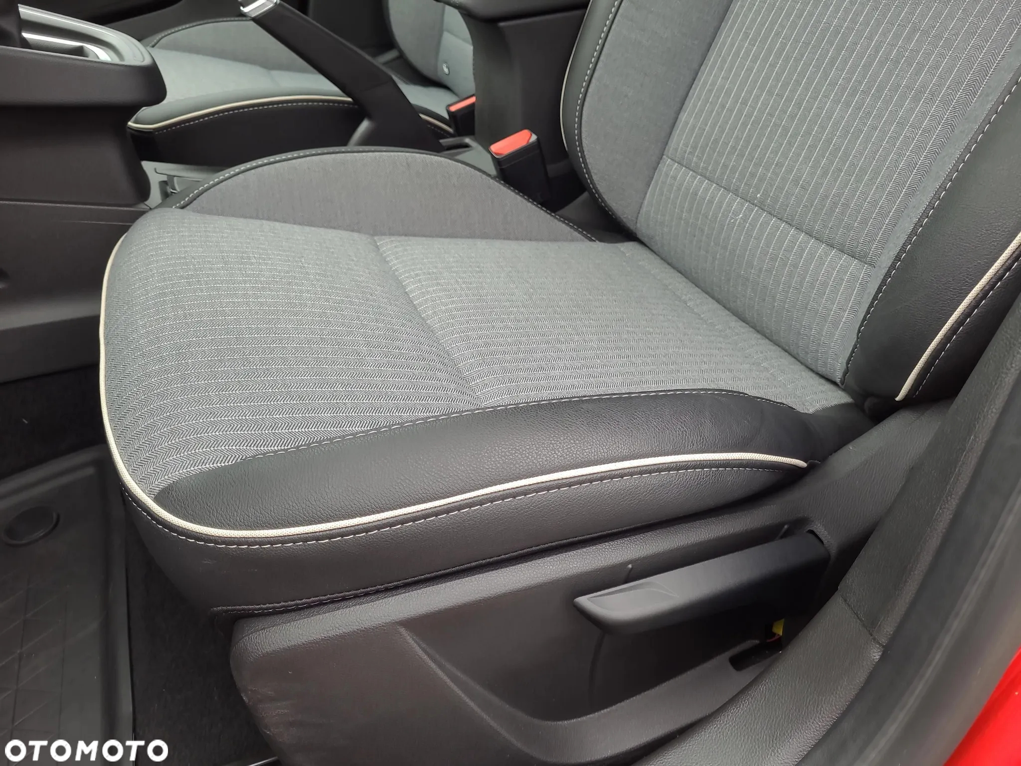 Renault Clio 1.0 TCe Techno - 12