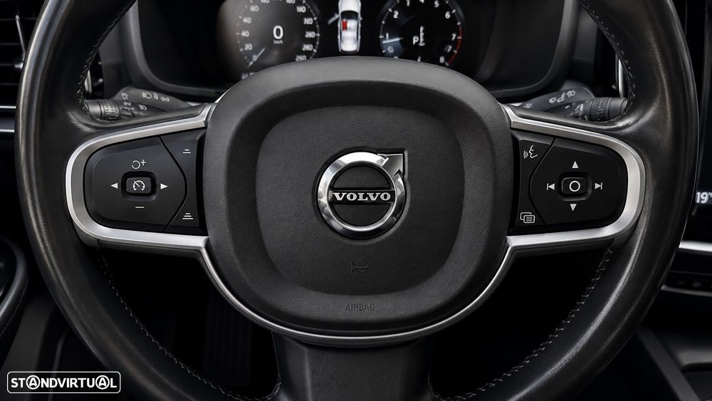 Volvo V60 2.0 B4 Momentum Geartronic - 23