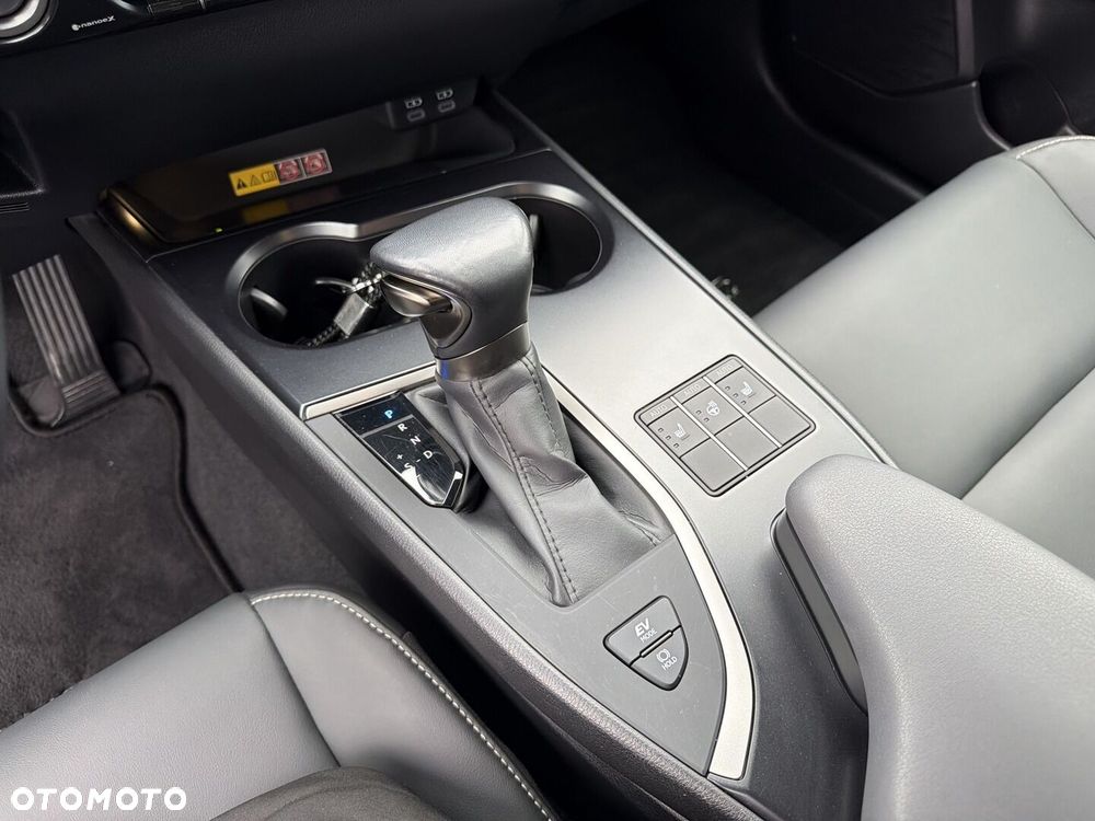 Lexus UX 250h GPF F Sport Design 2WD - 29