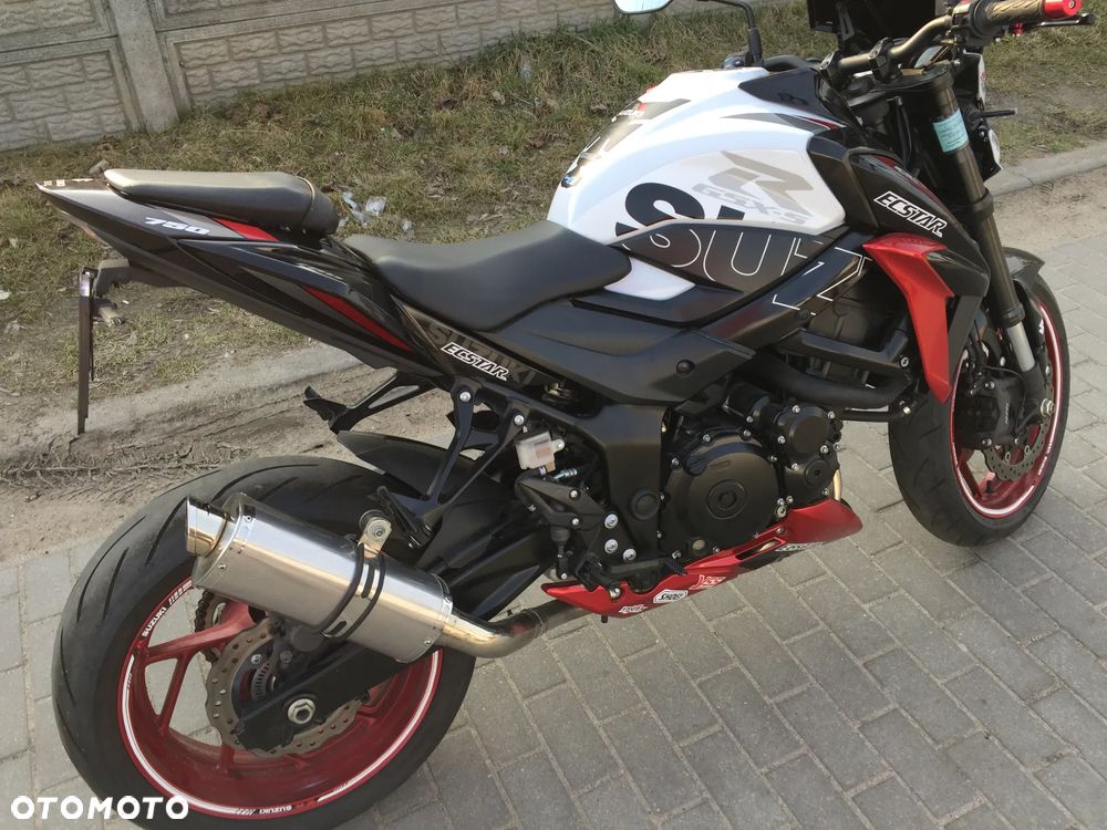 Suzuki GSX - 12