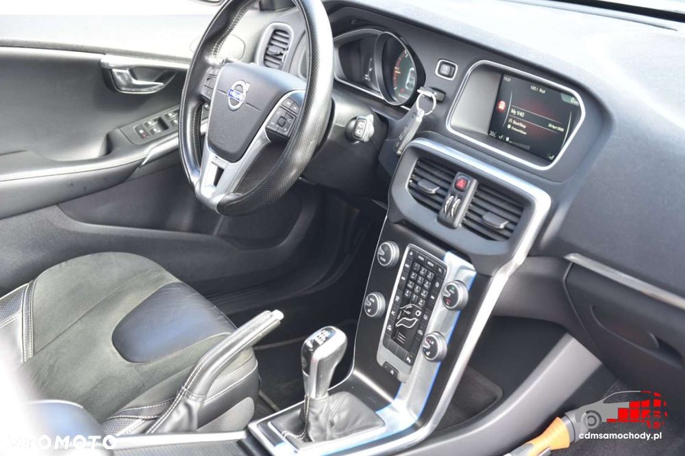 Volvo V40 - 24