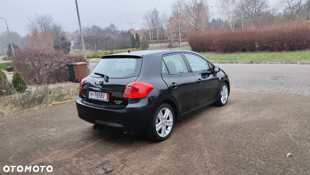 Toyota Auris 2.2 D-4D D-CAT - 23