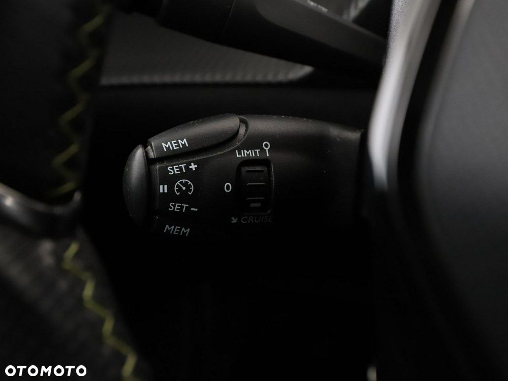 Peugeot 2008 1.2 PureTech GT Line S&S - 34