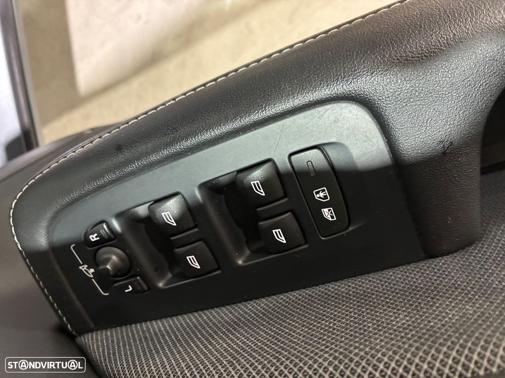 Volvo V60 2.0 D4 R-Design Geartronic — fotografia 9