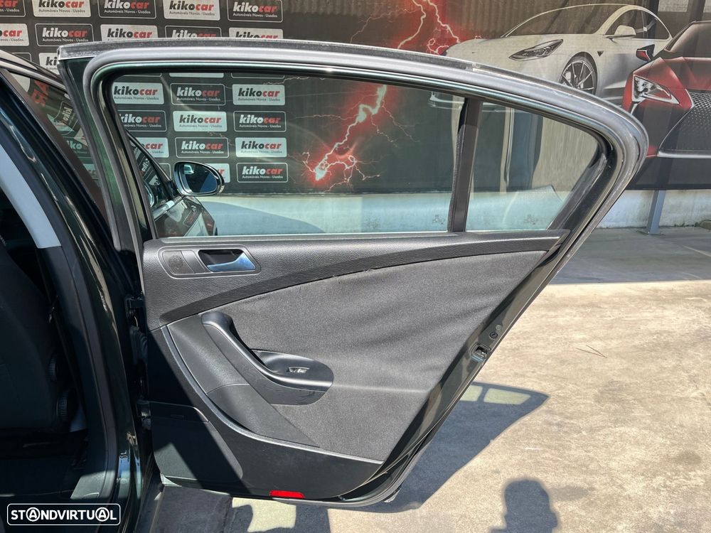 VW Passat 2.0 TDI Highline - 37