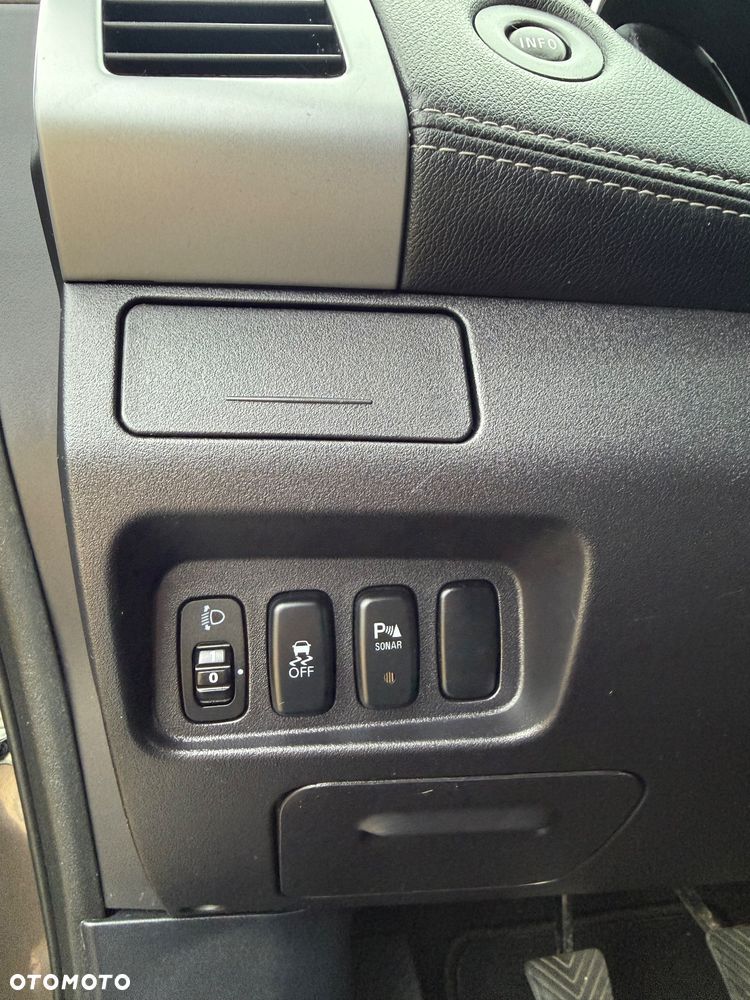 Mitsubishi Outlander 2.0 2WD Invite - 25