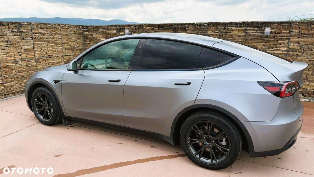 Tesla Model Y Long Range AWD - 2