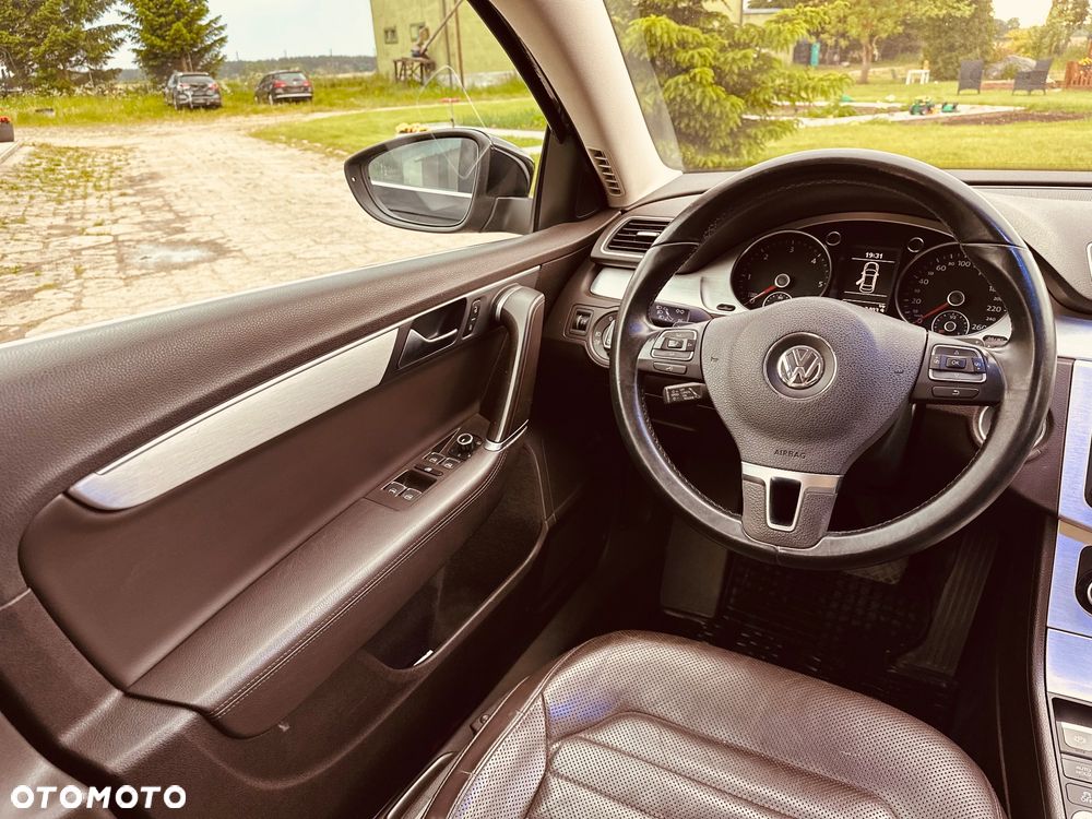 Volkswagen Passat 2.0 TDI 4Mot Highline DSG - 19