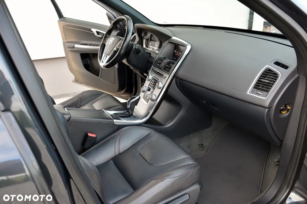 Volvo XC 60 D4 Geartronic Summum - 25