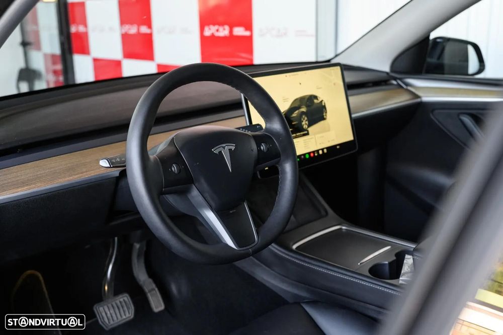 Tesla Model Y Long Range Dual Motor AWD - 24