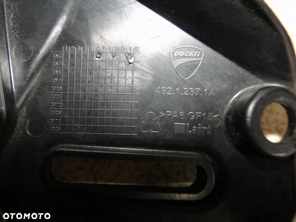 DUCATI MONSTER 1200S OSŁONA OWIEKA OBUDOWA ZBIORNIKA ZBIORNICZKA PŁYNU WYRÓWNAWCZEGO WODY 2016r EUROPA - 3