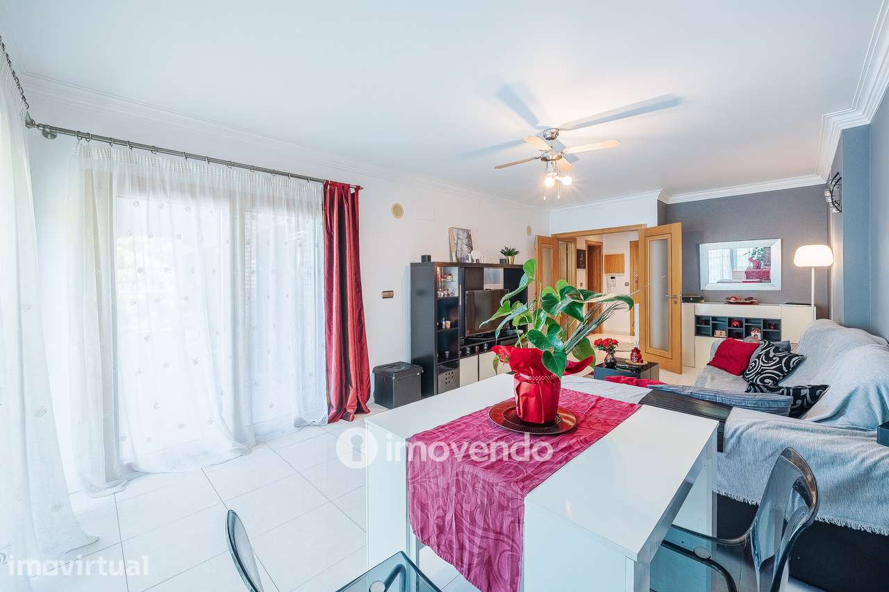 Apartamento T2 moderno, com garagem e varanda enorme, na Malvarosa - Grande imagem: 4/50