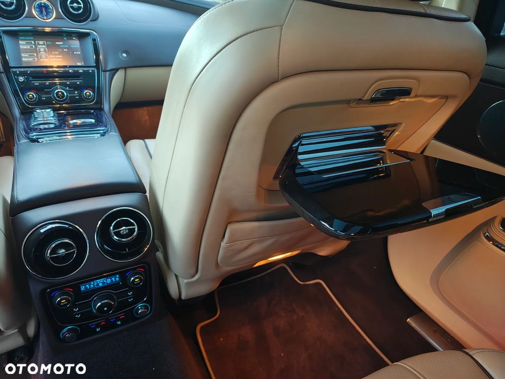 Jaguar XJ - 16