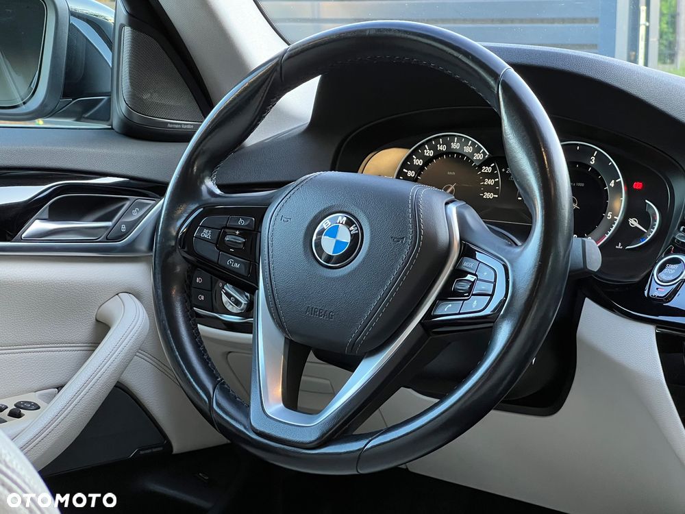 BMW Seria 5 520d xDrive Luxury Line sport - 26