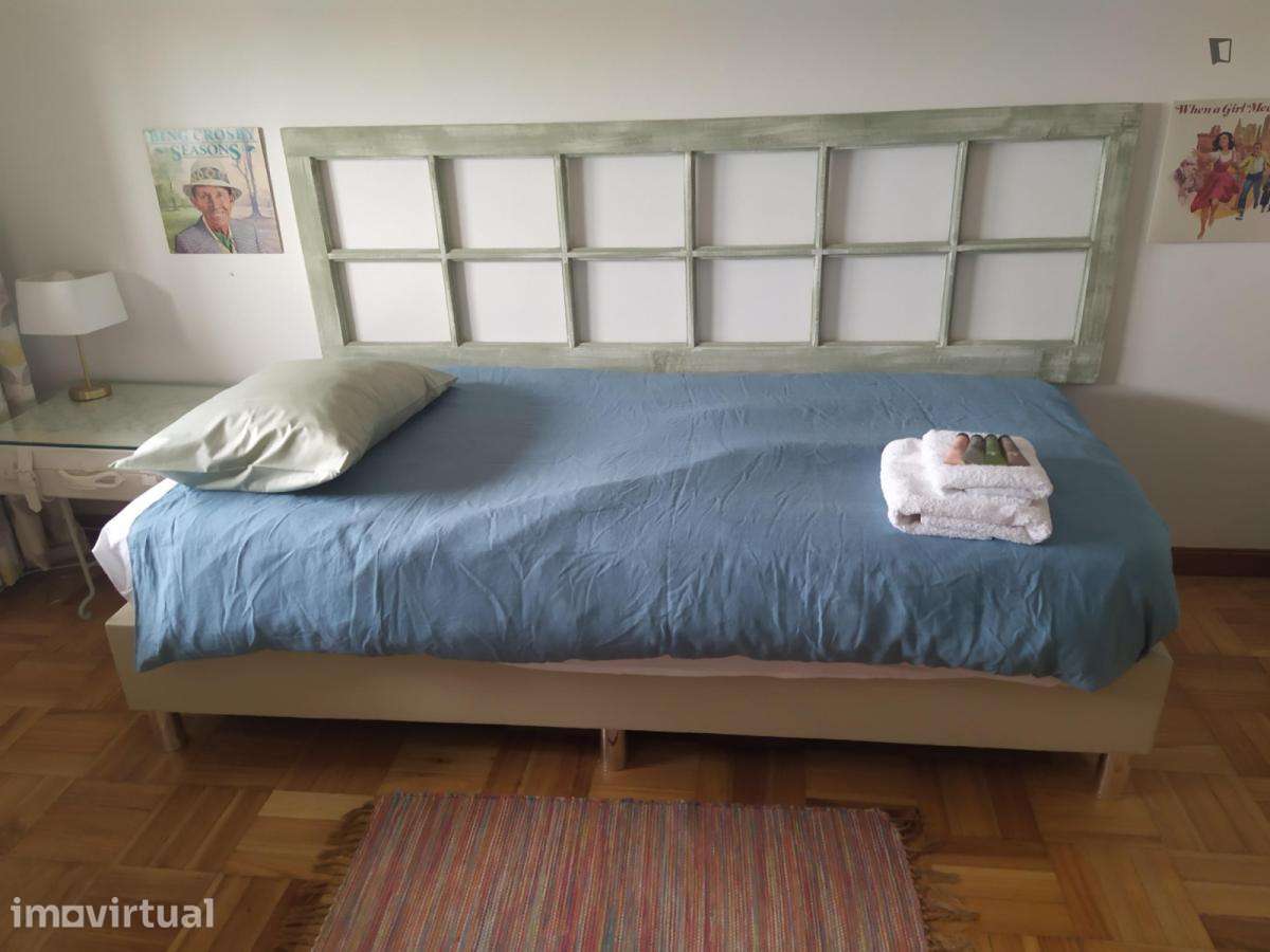 Quarto - localizado em Santo Ildefonso Porto - Grande imagem: 3/7