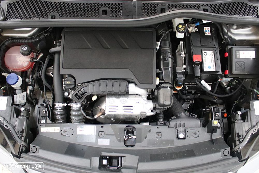 Peugeot 2008 1.2 PureTech Allure EAT8 - 24