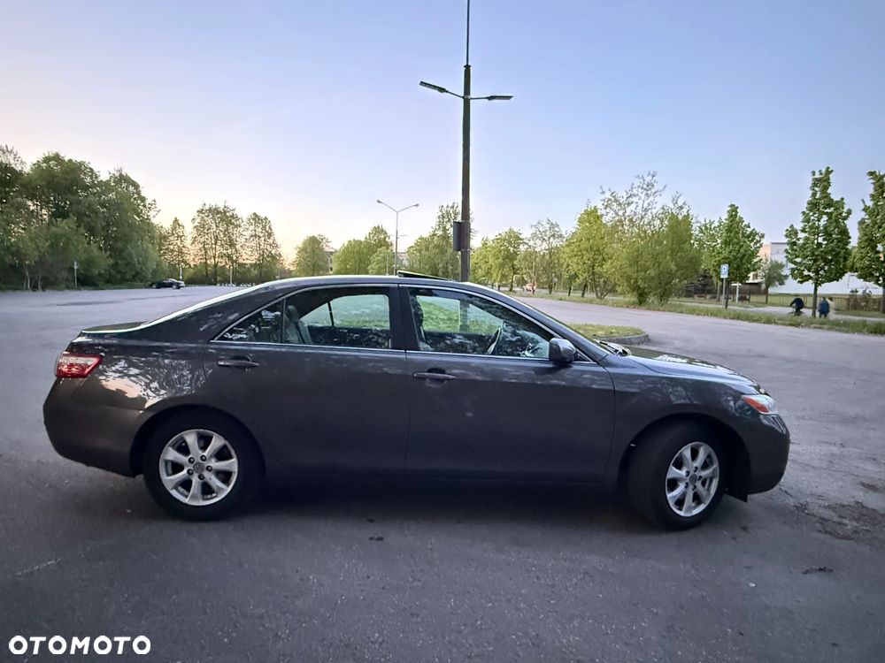 Toyota Camry 2.4 XLE - 8