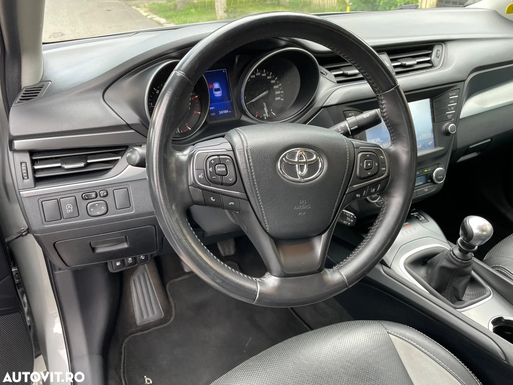 Toyota Avensis 2.0 D-4D Executive - 12