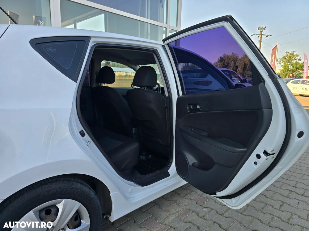 HYUNDAI i30 2011 — imagine 11