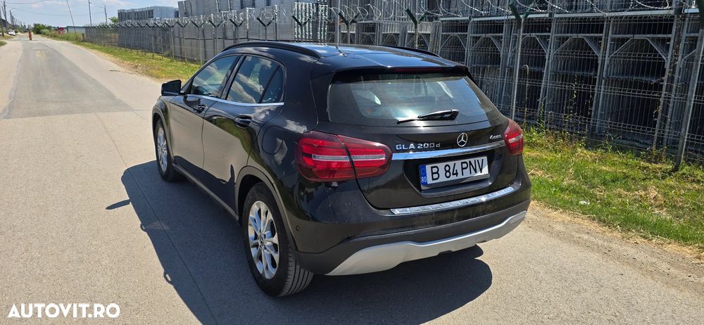 Mercedes-Benz GLA 200 d 4MATIC Aut. - 3