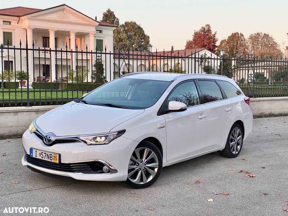 Toyota Auris 1.8 L VVT-i Hybrid Sol + - 1