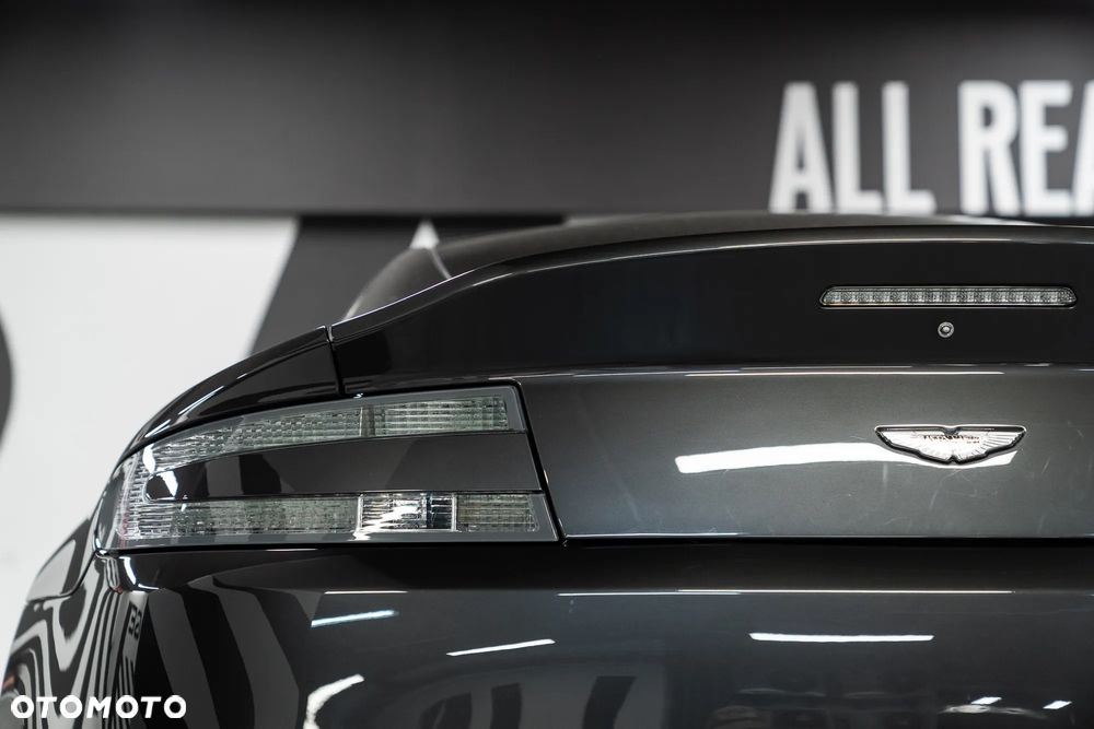 Aston Martin V12 Vantage - 23