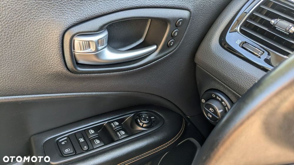Jeep Compass - 33