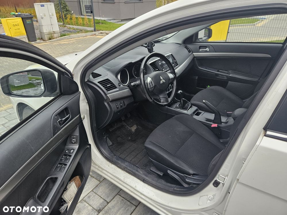 Mitsubishi Lancer - 7