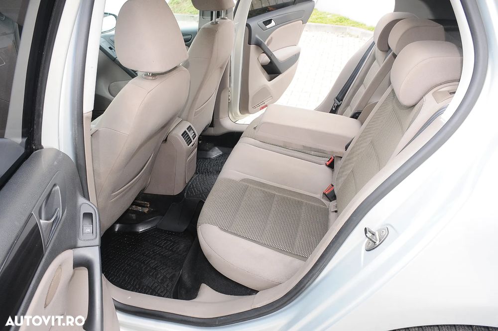 Volkswagen Golf 1.6 TDI DPF Comfortline - 8