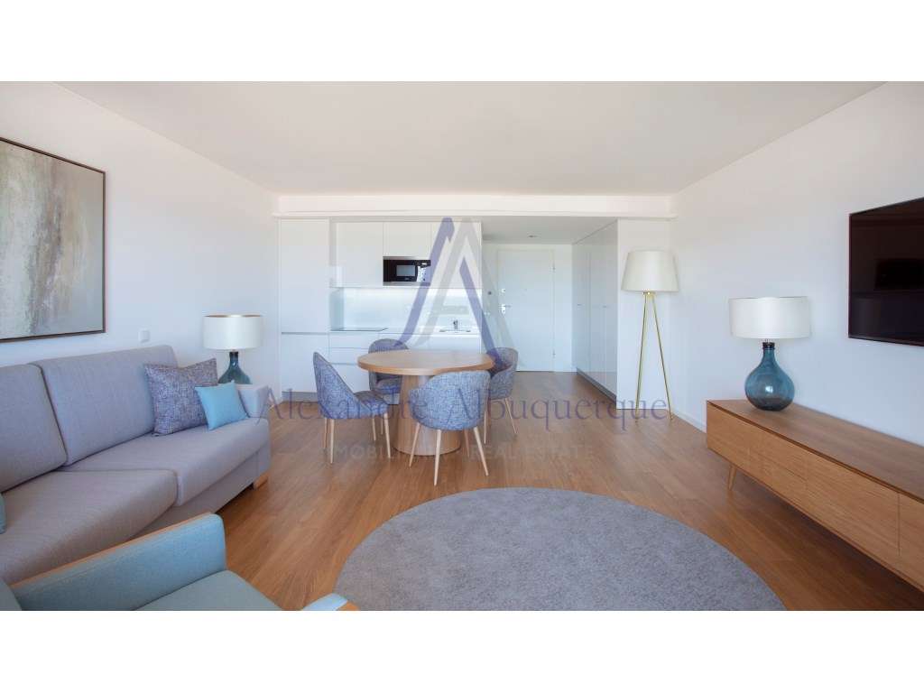 Apartamento T1 com enorme terraço sobre a baia de Sesimbra. - Grande imagem: 3/12