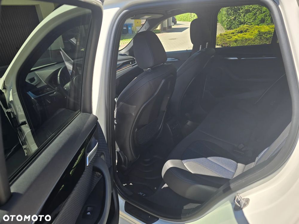 BMW X1 xDrive20i M Sport - 10