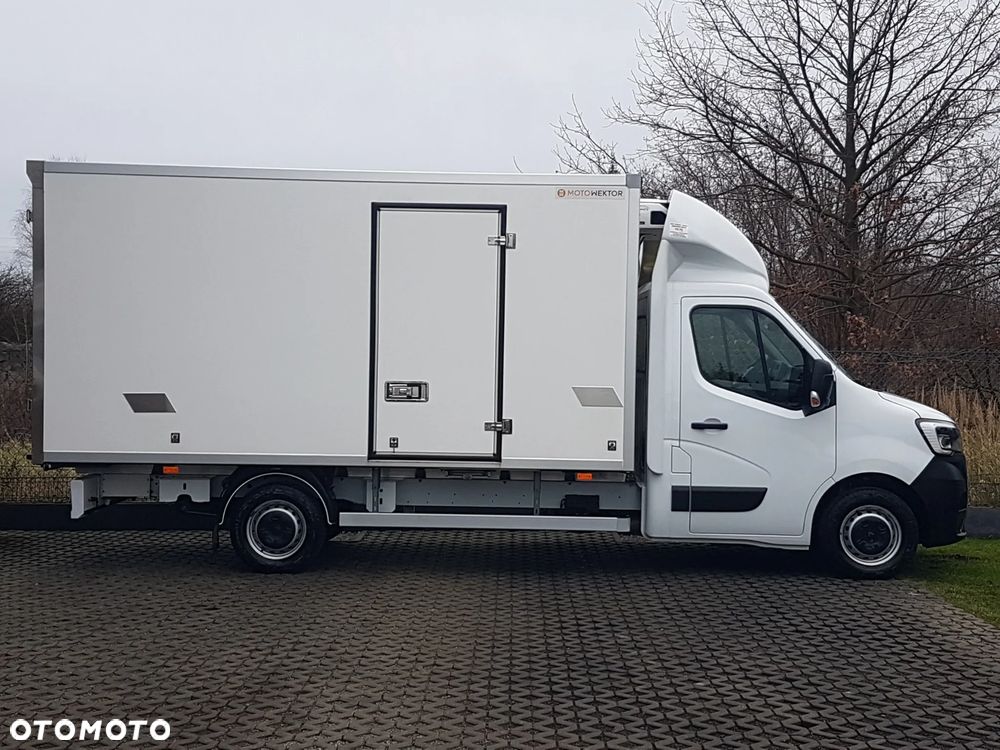 Renault MASTER 8EP CHŁODNIA 4,21x2,11x2,00 IZOTERMA AGREGAT CARRIER XARIOS 350 ZASILANIE Z SILNIKA + ELEKTRYCZNE STACJONARNE KLIMA - 12