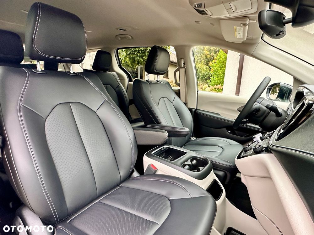 Chrysler Pacifica - 29