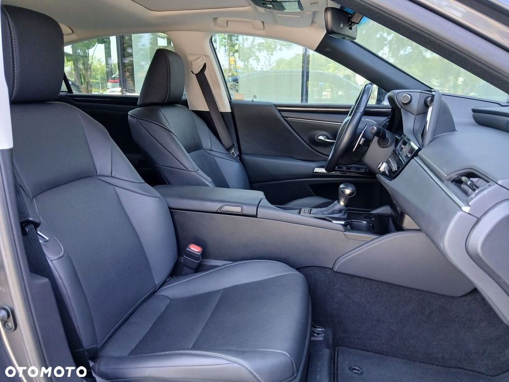 Lexus ES 300h Business Edition - 26