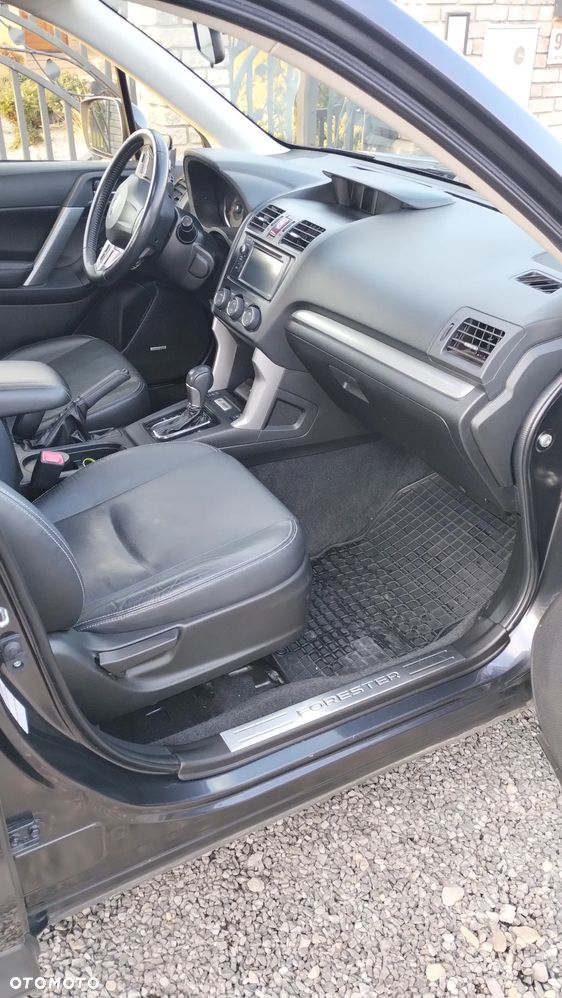 Subaru Forester 2.0XT Platinum Lineartronic - 17