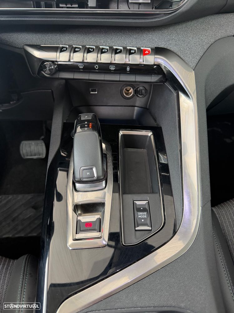 Peugeot 3008 1.2 PureTech Allure Pack EAT8 - 24
