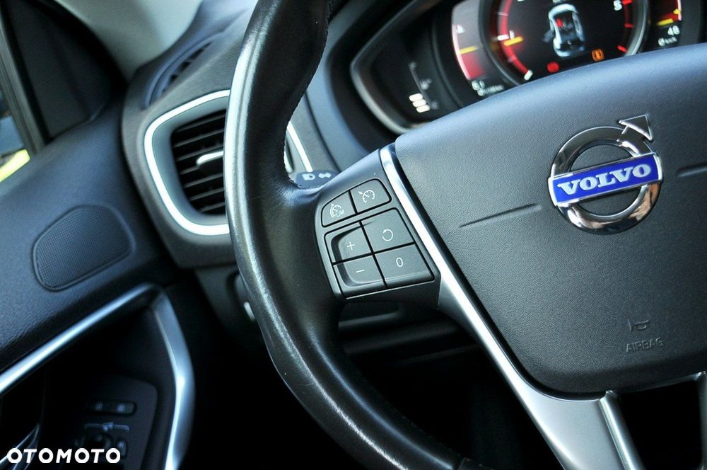 Volvo V40 D2 Summum - 24