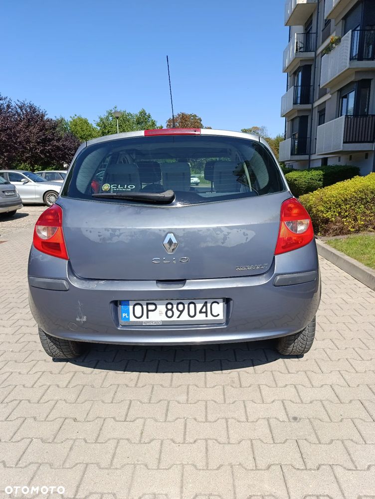 Renault Clio 1.4 16V Privilege - 4