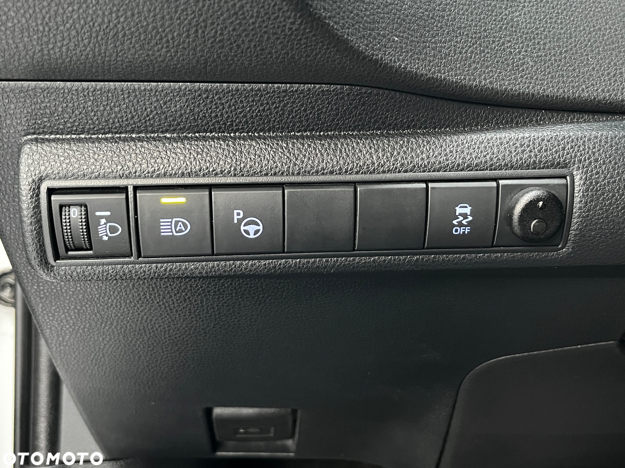 Toyota Corolla 1.8 Hybrid Comfort - 31
