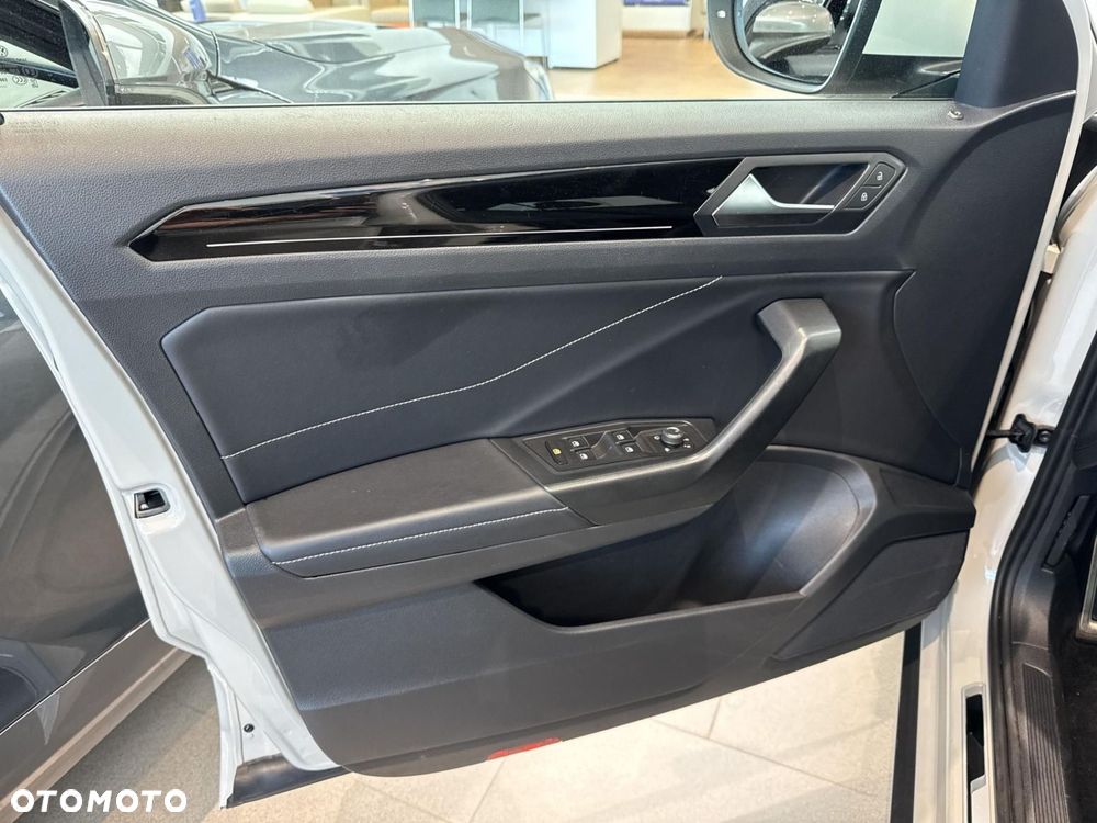 Volkswagen T-Roc - 10