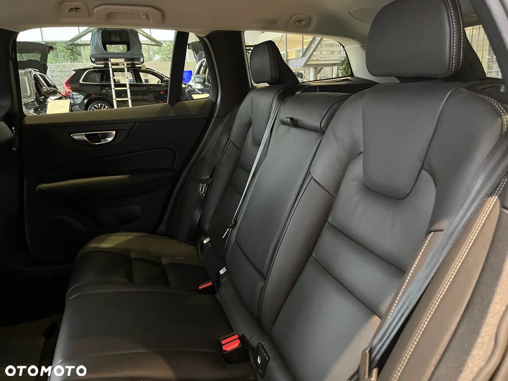 Volvo V60 T6 AWD Plug-In Hybrid Plus Dark - 13