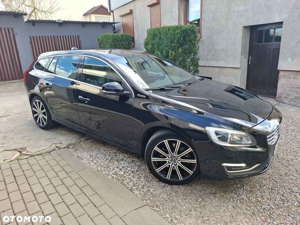 Volvo V60 D6 AWD Plug-in Hybrid R-Design Summum - 5