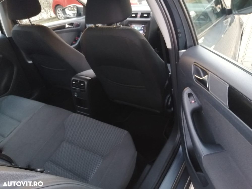 Volkswagen Jetta - 10