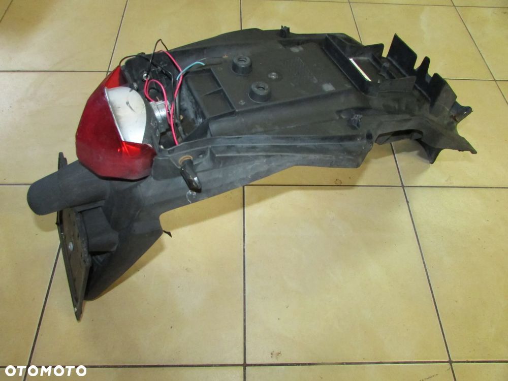 Malaguti XRM 128 2008 błotnik lampa tył - 2