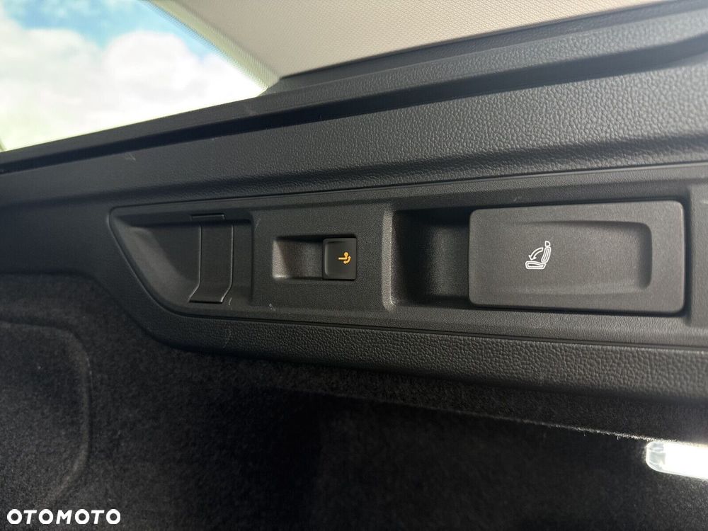 Volkswagen Passat Variant 1.5 TSI ACT mHEV Business DSG - 33
