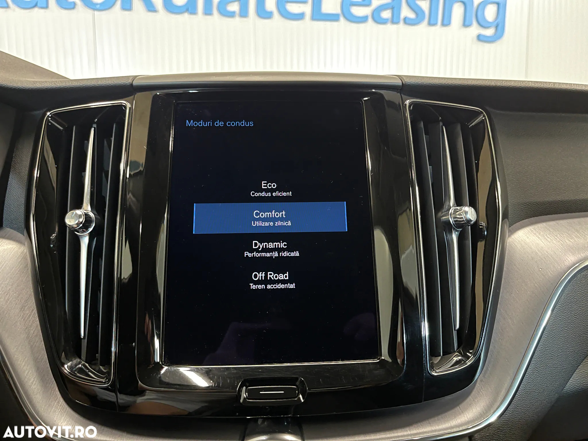 Volvo XC 60 B4 D AWD Geartronic Momentum - 14